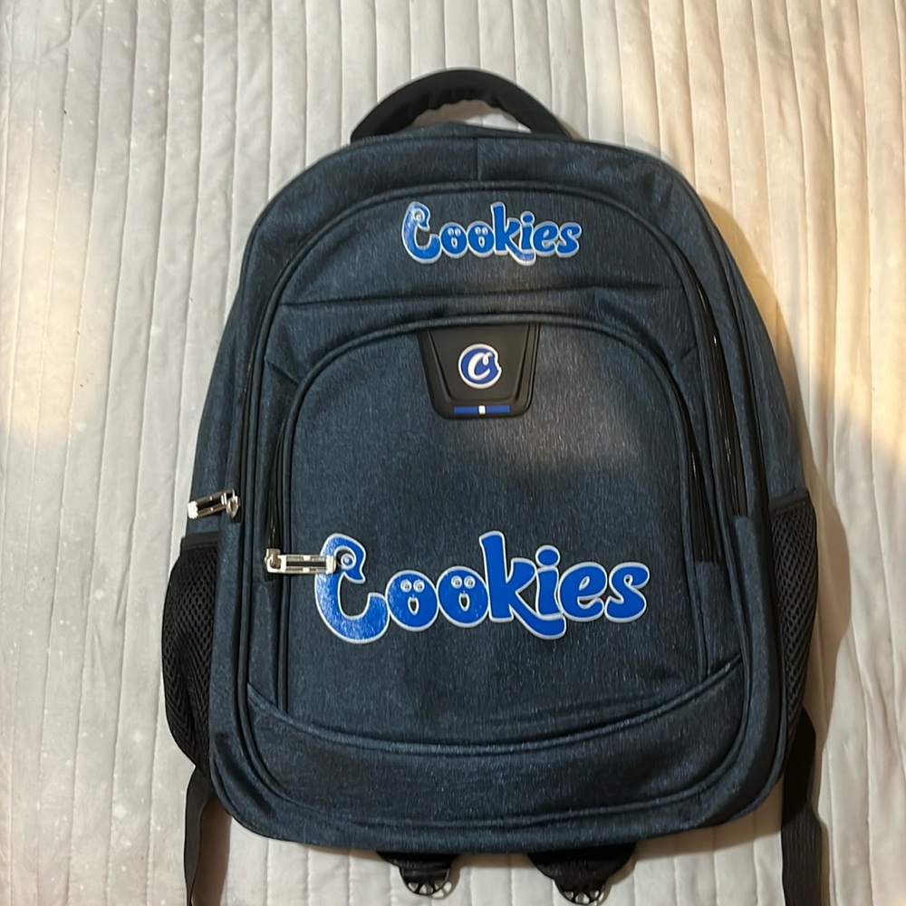 brand new cookies backpack get it before it’s to late  comes with a usb!!!